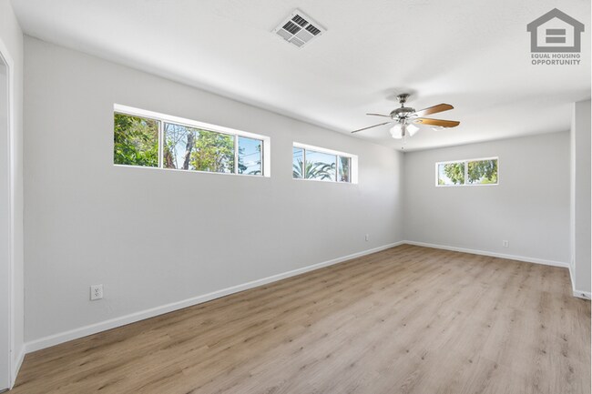 Building Photo - 4Bed/2Bath House at 35th Ave/Cactus! Ready for Immediate Move-In! -- NO HOA! FULLY REMODELED!