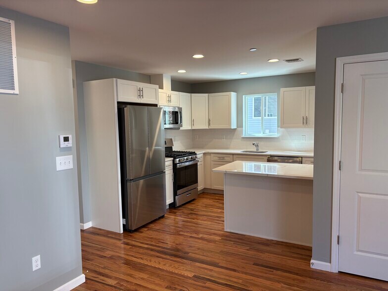 Building Photo - 17 Cunard Ave