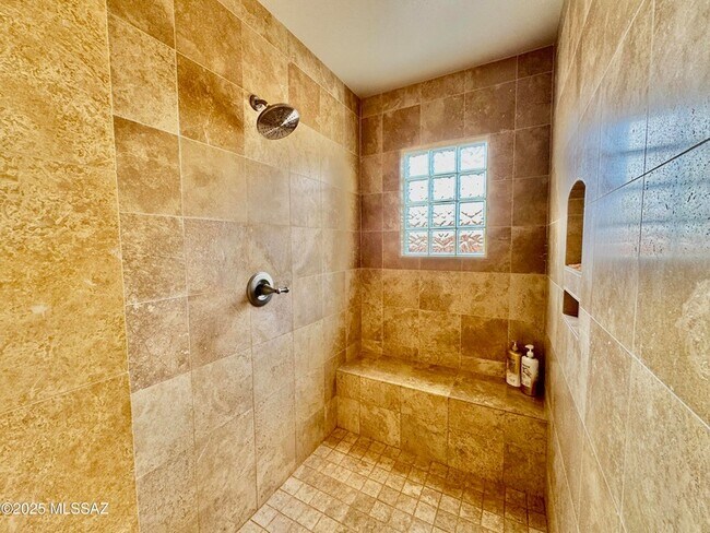 Building Photo - 11096 N Pusch Ridge View Pl