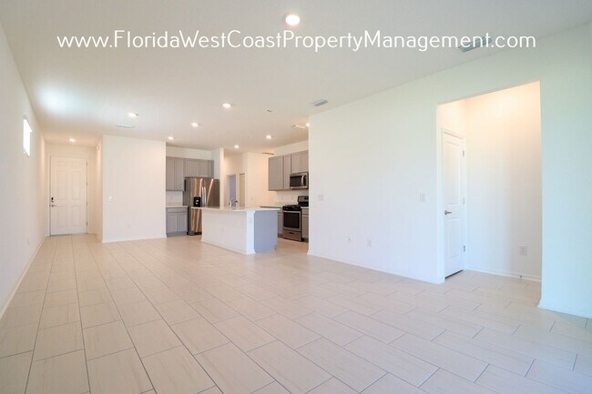 Building Photo - OUTSTANDING 3 BEDROOM/2 BATH IN EAVE'S BEND/ARTISAN LAKES PALMETTO! SEMI FANCED YARD!