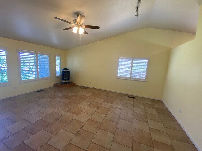 Building Photo - South Reno Home For Rent