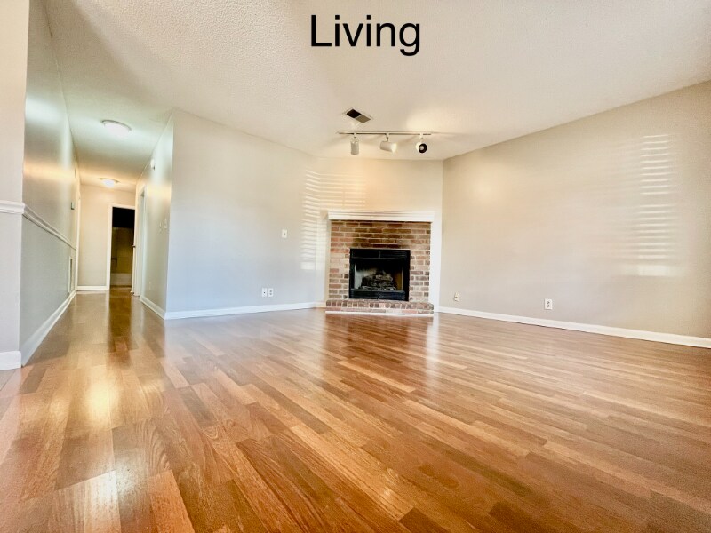 Building Photo - 723 Mercer Dr