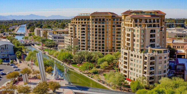 Building Photo - 7526 N Vía De La Campana