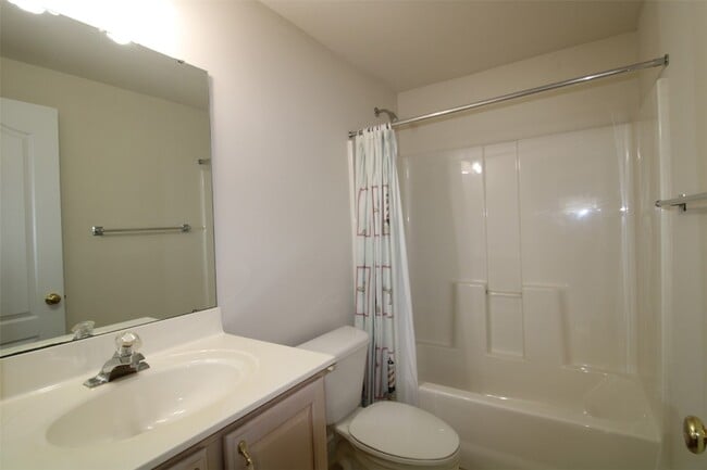 Building Photo - 320 Remington Way Dr