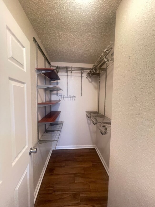 Building Photo - 2550 N Alafaya Trail