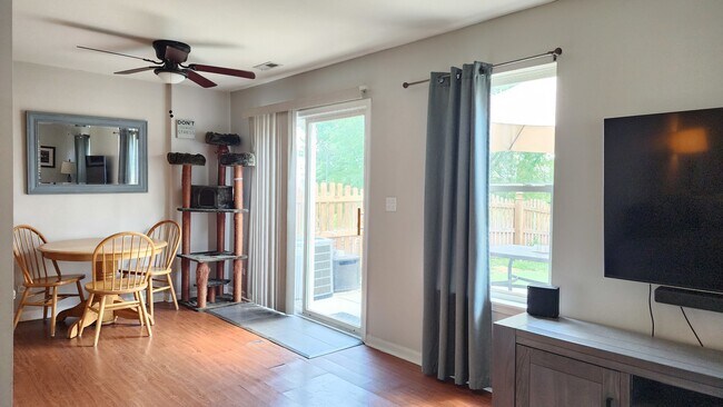 Building Photo - 301 Wedgewood Cir