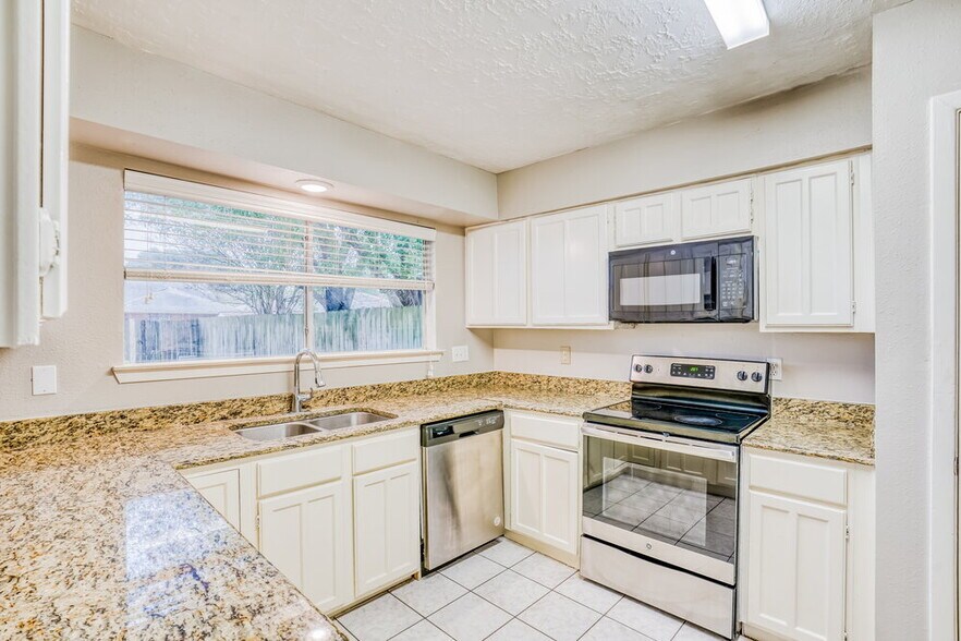 Building Photo - 20115 Woodhall Ln