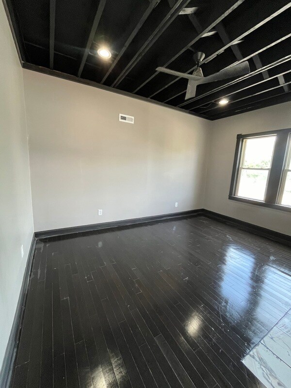 Building Photo - 2832 Stanton Ave