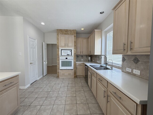 Building Photo - 3822 Shady Harbor Dr