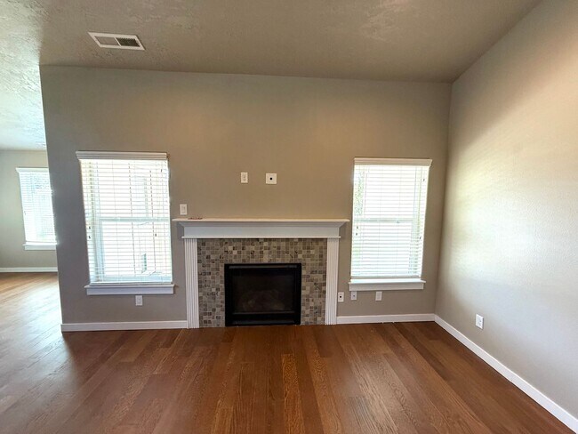 Building Photo - SCHEDULE A TOUR TODAY TO VIEW THIS STUNNING HOME IN SW REDMOND!!
