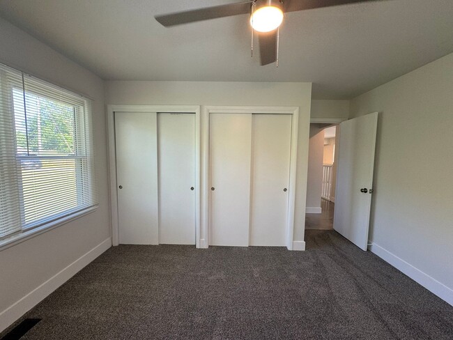 Building Photo - 4 Bedroom house with Second kitchen in basement