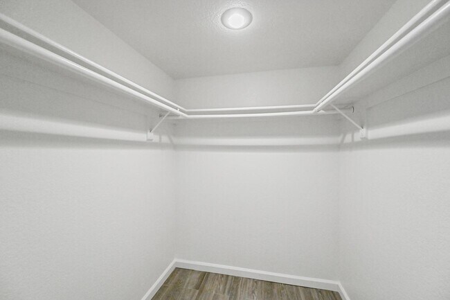 Building Photo - 1075 E Chandler Blvd