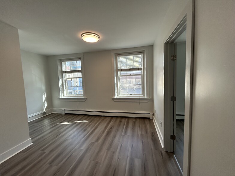 Living room - 323 Water St