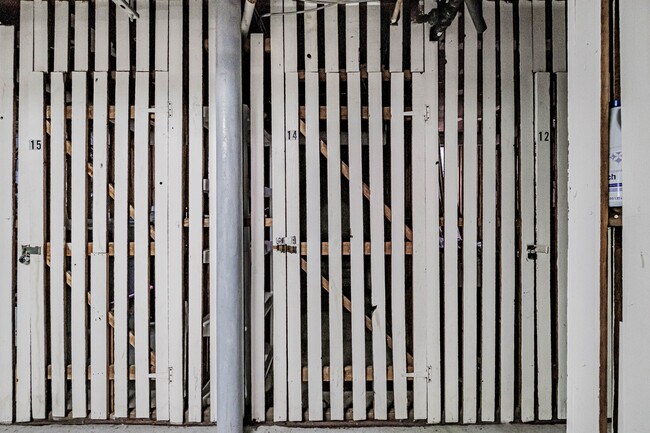 Building Photo - 197 Pine St