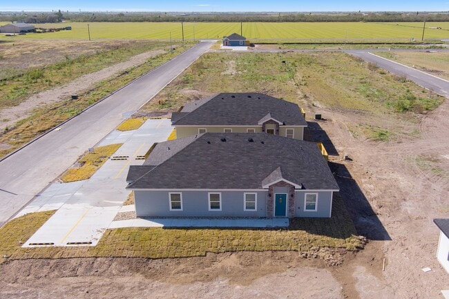 Building Photo - 2328 S Vly Cir