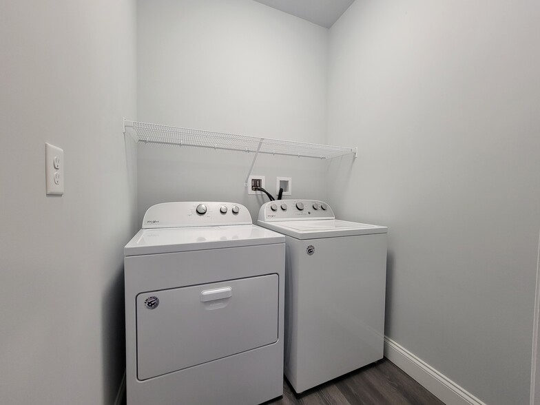 Building Photo - 213 Buckton Dr