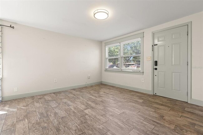 Building Photo - 8507 Claonia St