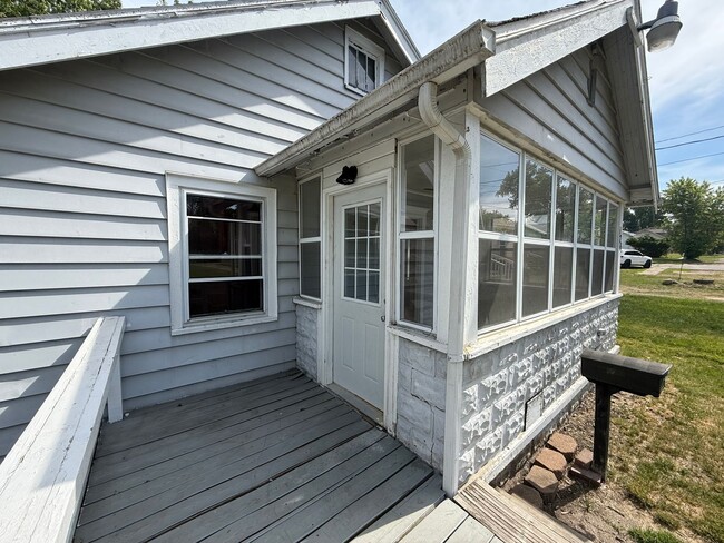 Building Photo - 174 Walcott Ave