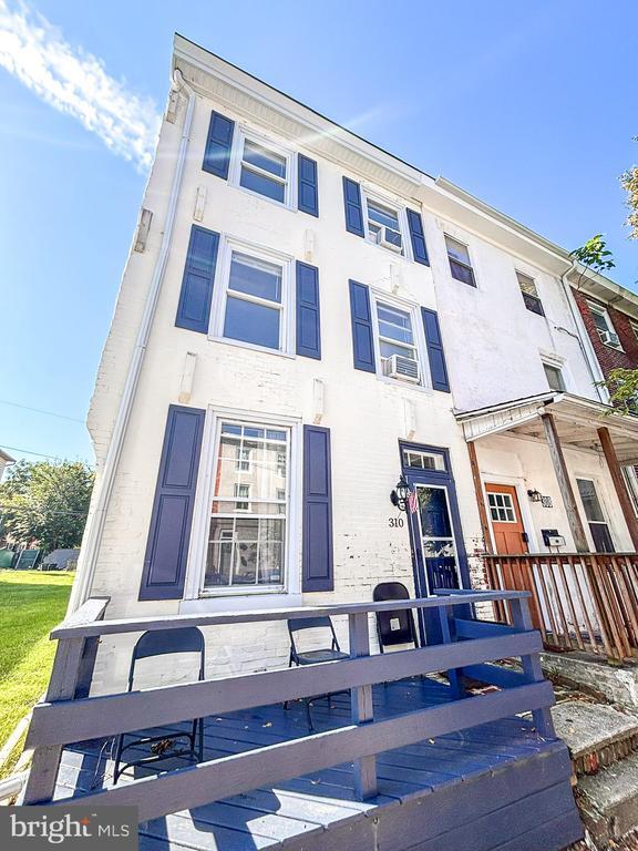 Building Photo - 310 E Miner St