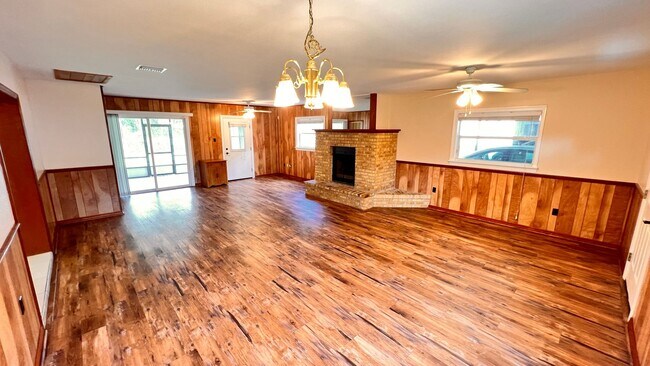 Building Photo - Modern Comfort Meets Prime Location – Spac...