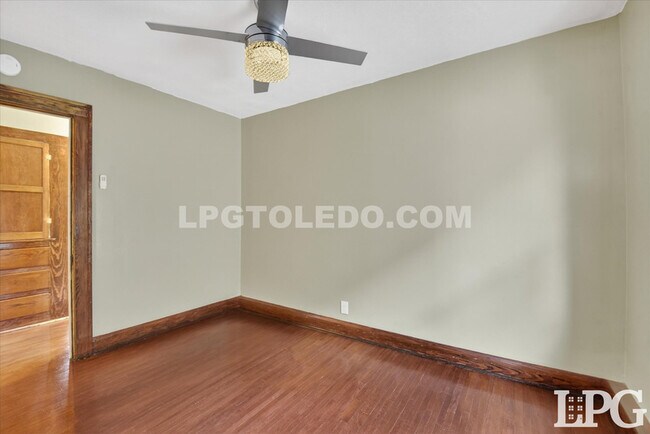 Building Photo - 2041 Loxley Rd