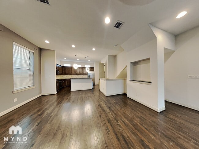 Building Photo - 7404 Coronado Way