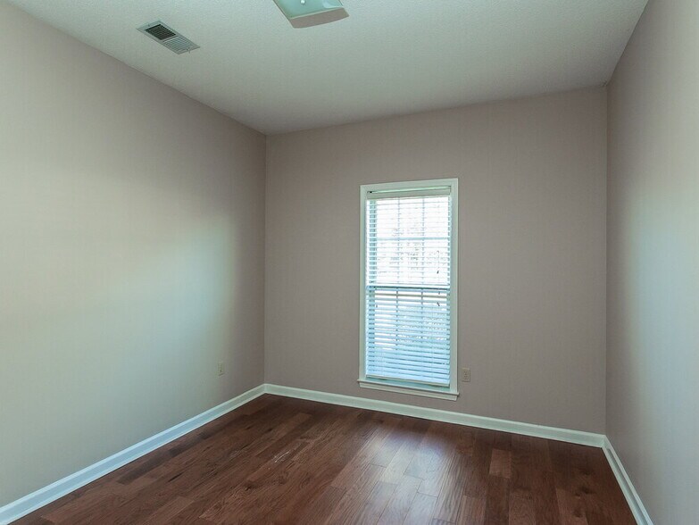 Building Photo - 8693 Bell Ridge Dr