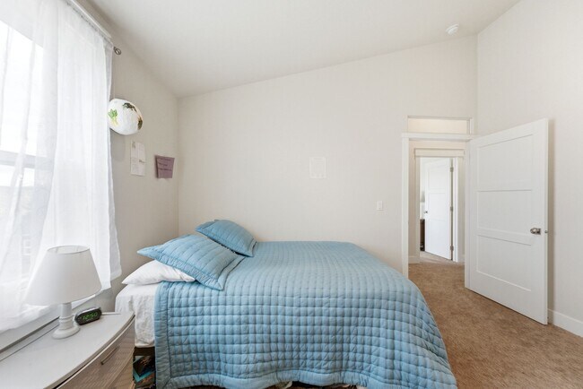 Building Photo - 415 E Earl St