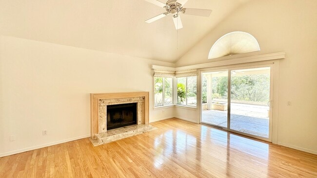 Building Photo - Beautifully Updated Single-Story Home in t...