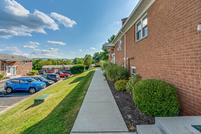 Primary Photo - 23 Alpine Dr