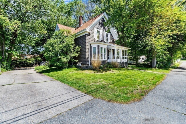 Building Photo - 106 Monk St