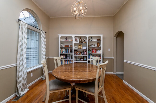 Building Photo - 613 Adens Woods Ct