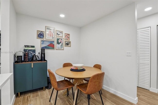 Building Photo - 2926 S University Dr