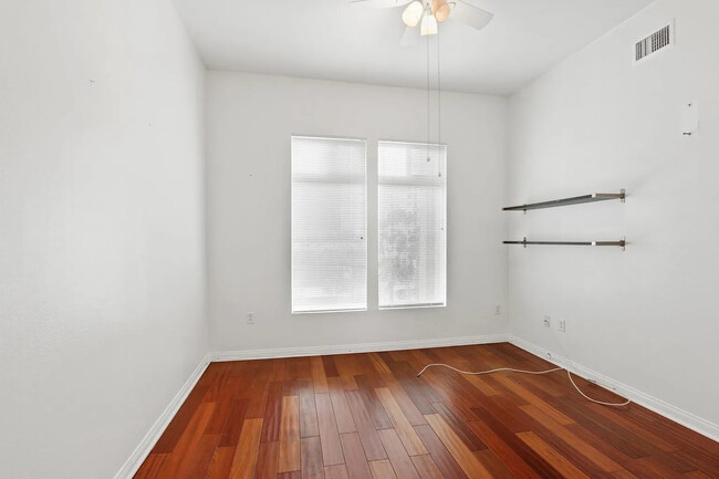 Building Photo - 488 E Ocean Blvd