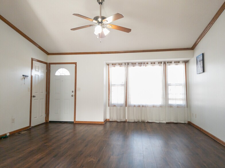 Building Photo - 5804 Snyder Ave