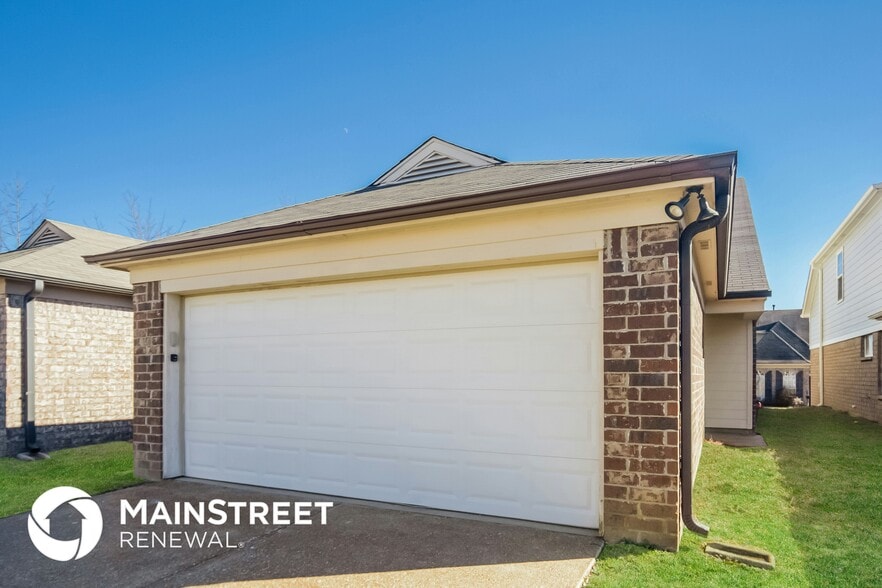 Building Photo - 10216 Sterling Ridge Dr