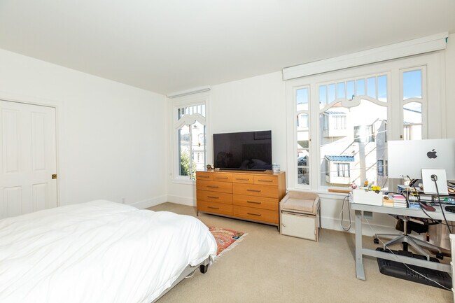 Building Photo - 95 26th Ave