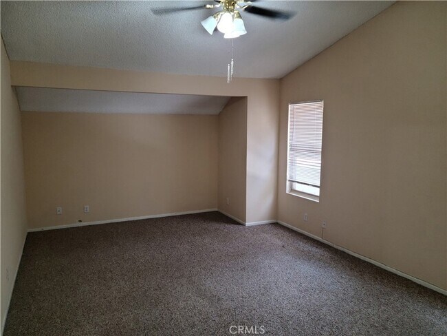 Building Photo - 998 Ashford Cir