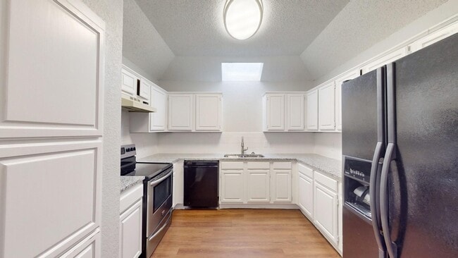 Building Photo - 2089 Bronco Ln