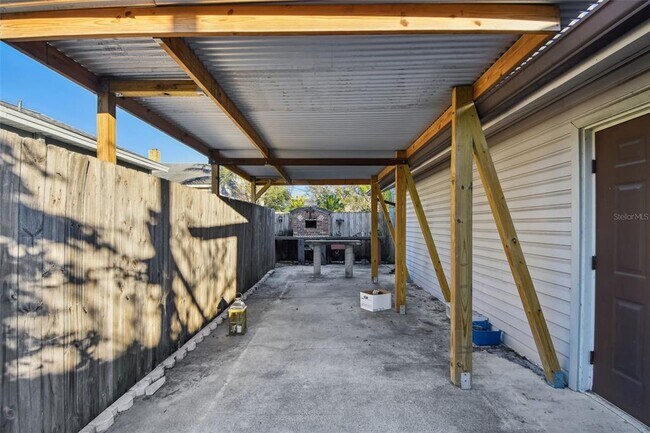 Building Photo - 2310 30th Ave N