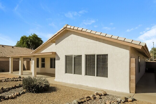 Building Photo - 8819 W Kings Ave