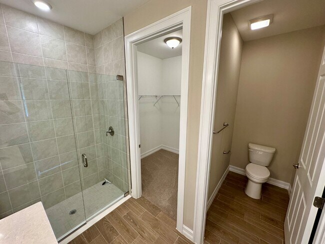 Building Photo - 1051 Enbrook Lp