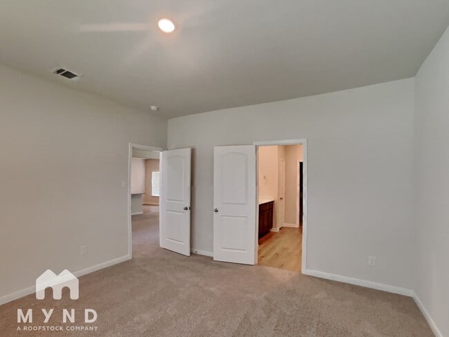 Building Photo - 1106 Clark Dr