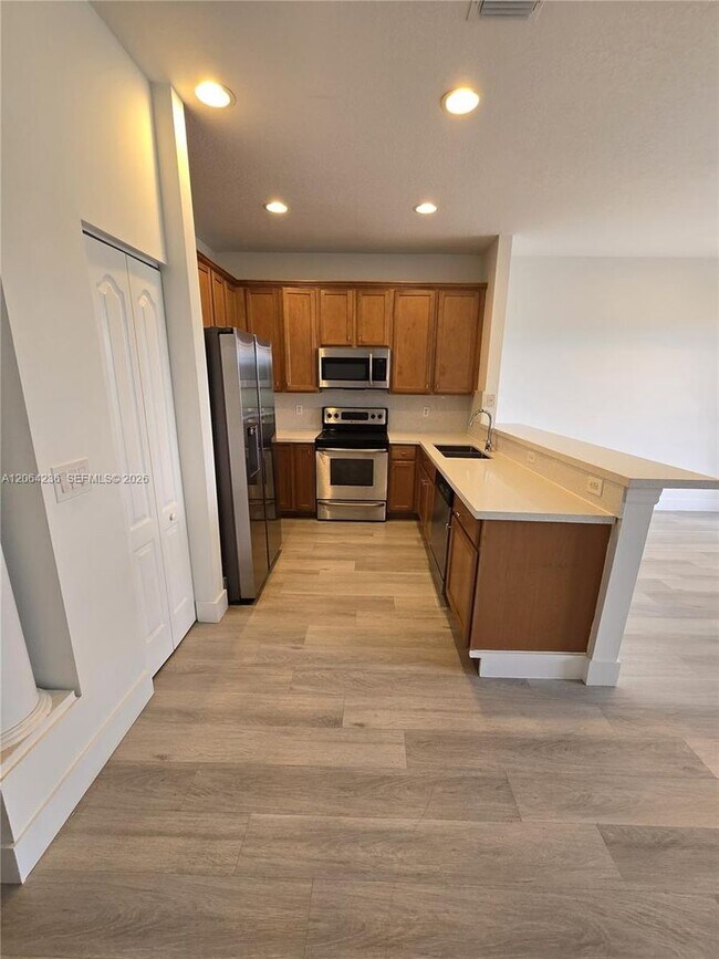 Building Photo - 331 River Bluff Ln