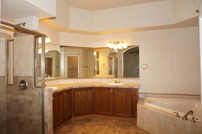 Building Photo - LUXURY PATIO HOME IN DISTRICT 20 SHOWING B...