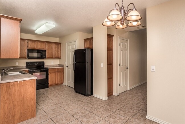 Building Photo - 4040 Glenstone Terrace