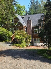 Building Photo - 4 Bedroom Upstairs Unit in a Country Setting