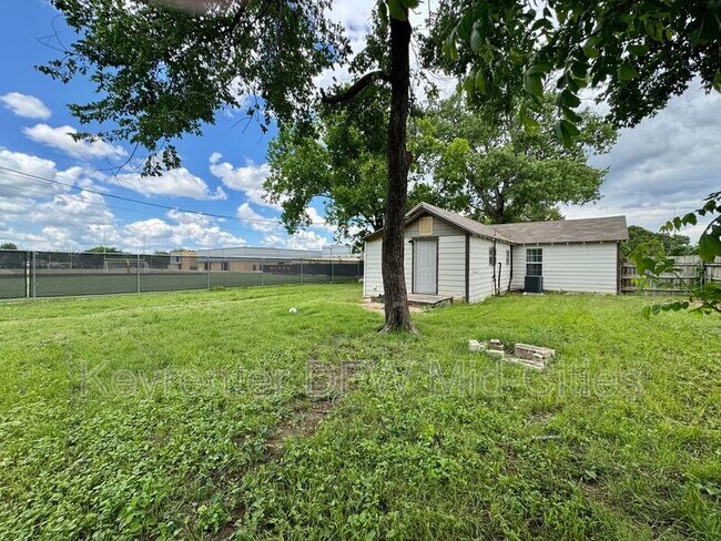 Building Photo - 313 Worthview Dr