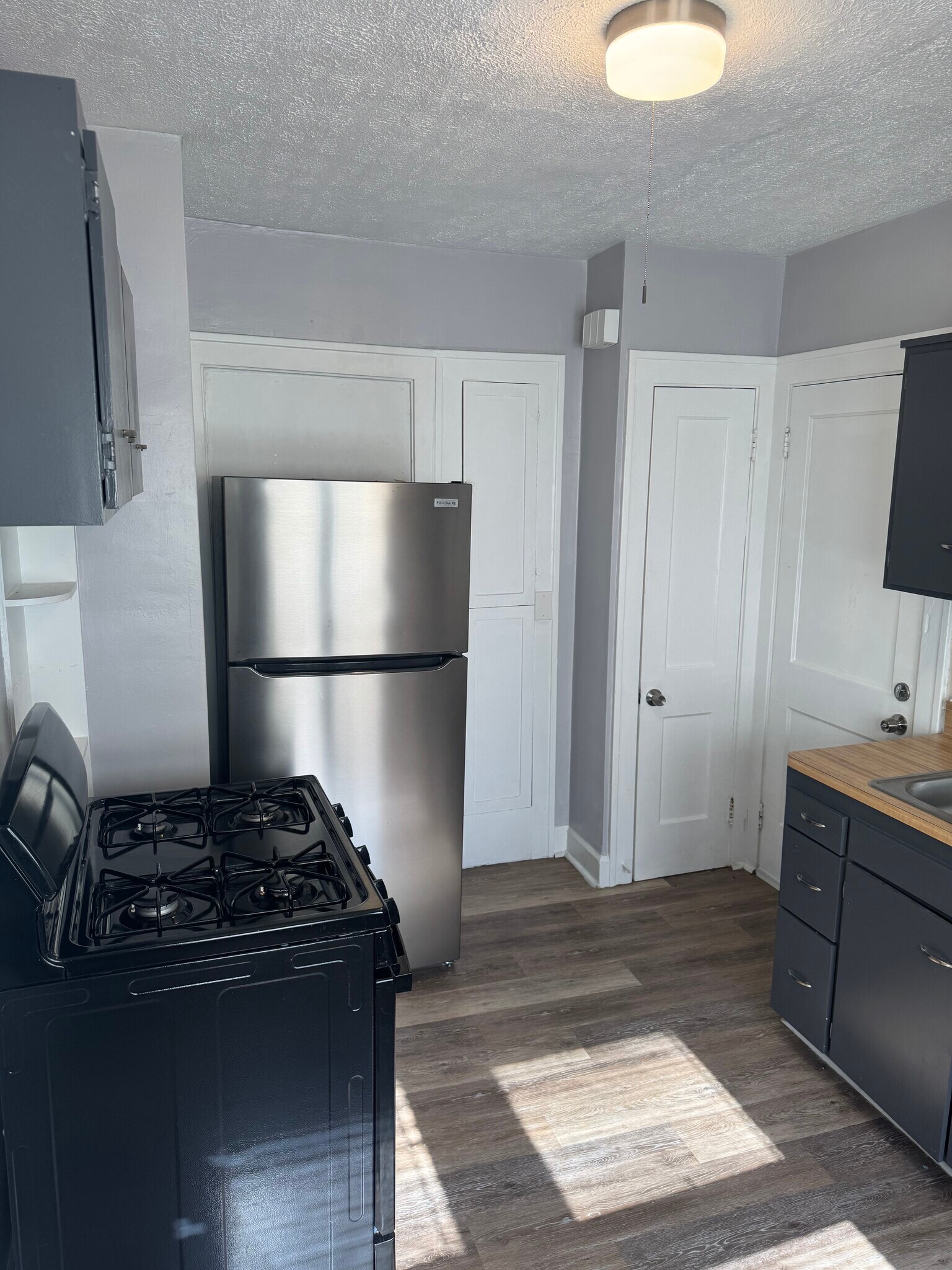 Kitchen - 13805 Othello Ave
