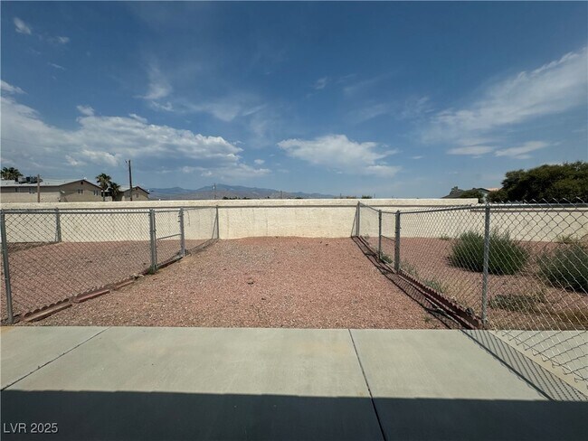 Building Photo - 1800 E Ambush St